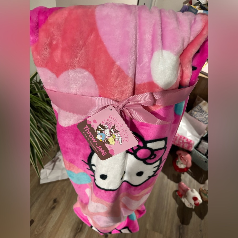 Hello kitty valentines blanket